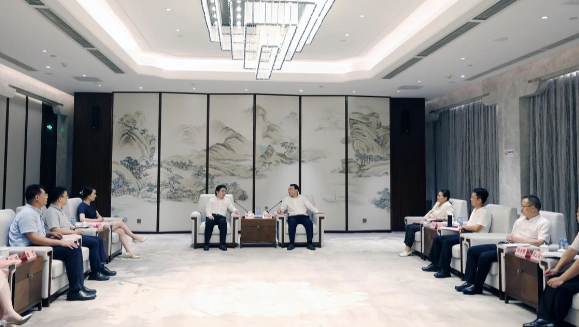 江西省萍乡市委副书记、市长熊运浪与林杨林一行举行工作会谈